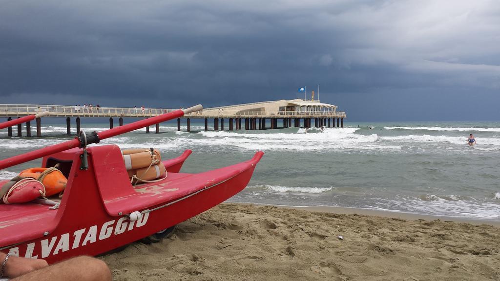 Hotel Ornella Lido di Camaiore Exteriör bild